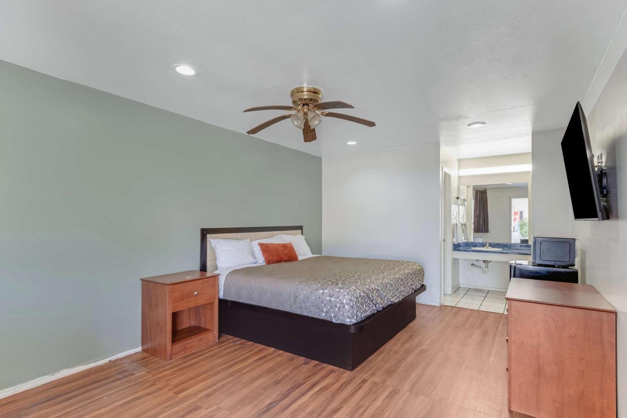 Americas Best Value Inn San Antonio Downtown Riverwalk ภายนอก รูปภาพ