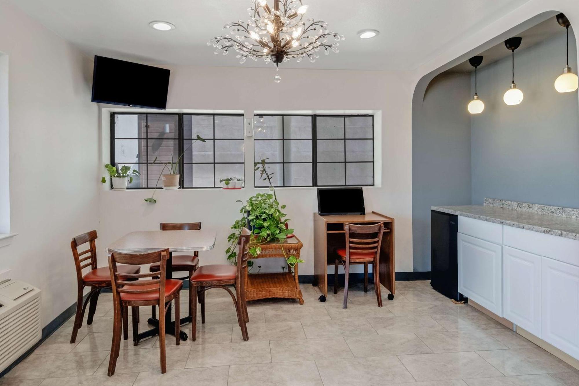 Americas Best Value Inn San Antonio Downtown Riverwalk ภายนอก รูปภาพ
