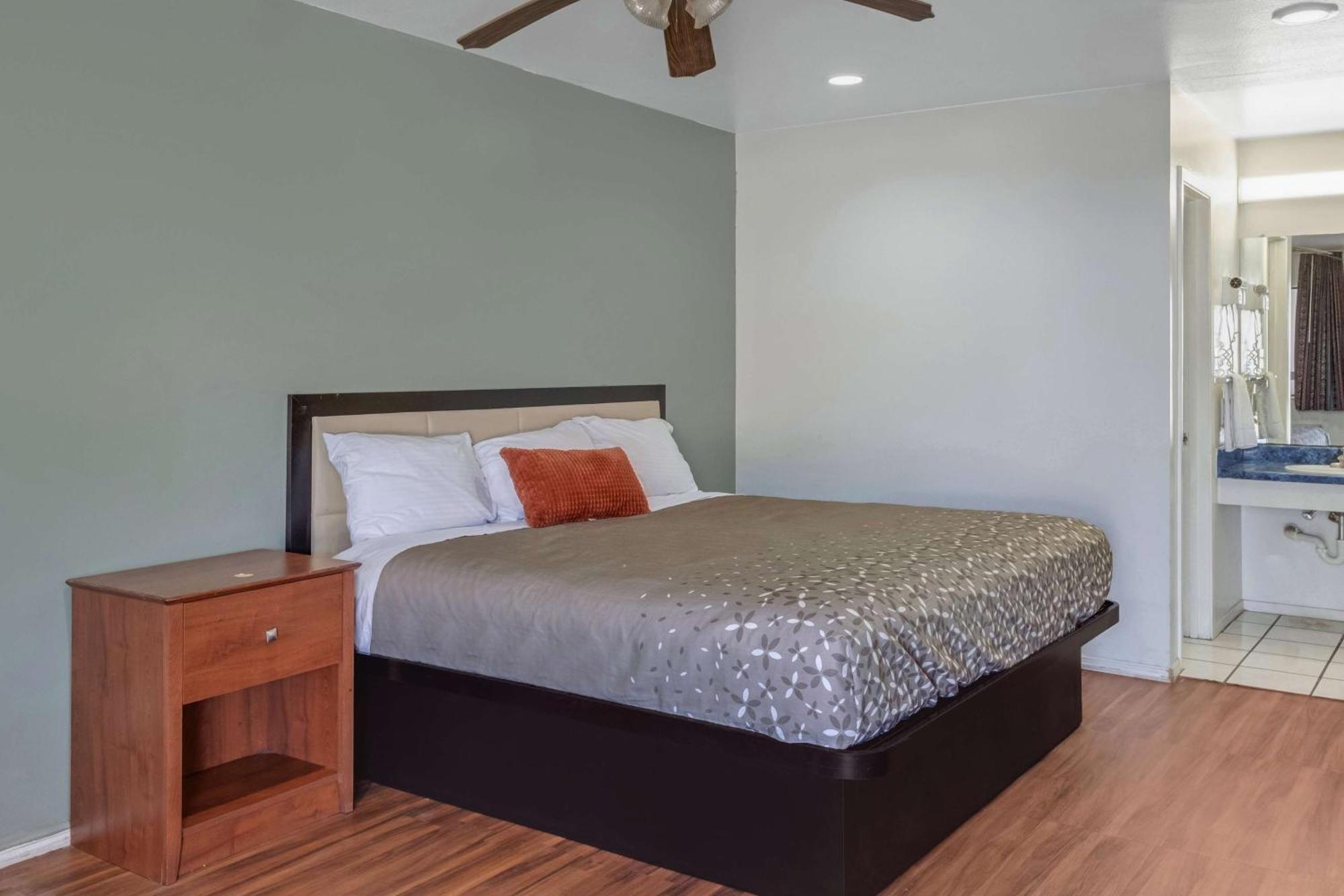 Americas Best Value Inn San Antonio Downtown Riverwalk ภายนอก รูปภาพ